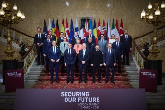 Ukrajna: béketerven dolgoznak az európai nagyhatalmak, kezdődhet a kontinens felfegyverzése