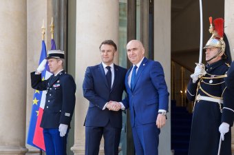 Megkérdezték Bolojant, küld-e Románia békefenntartókat Ukrajnába