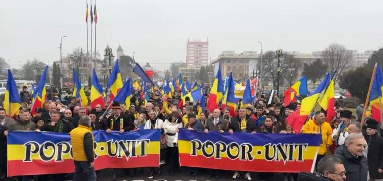 „Az áruló politikai osztály megfutamodott”: kormányellenes tüntetést szervezett Simion