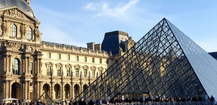 Felbecsülhetetlen értékű kincseket raboltak a párizsi Louvre múzeumból