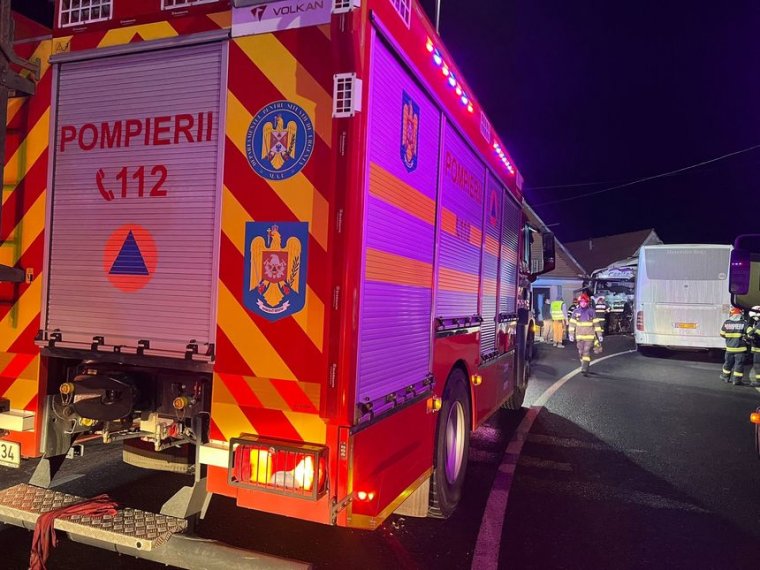 Halálos baleset az 1-es főúton: busz és nyerges vontató ütközött Szeben megyében