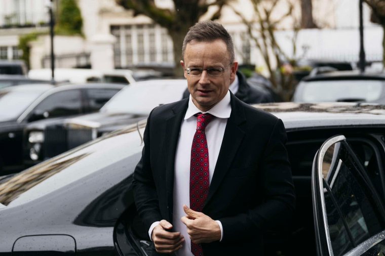 Szijjártó: elfogadhatatlanok a romániai magyarokat ért incidensek