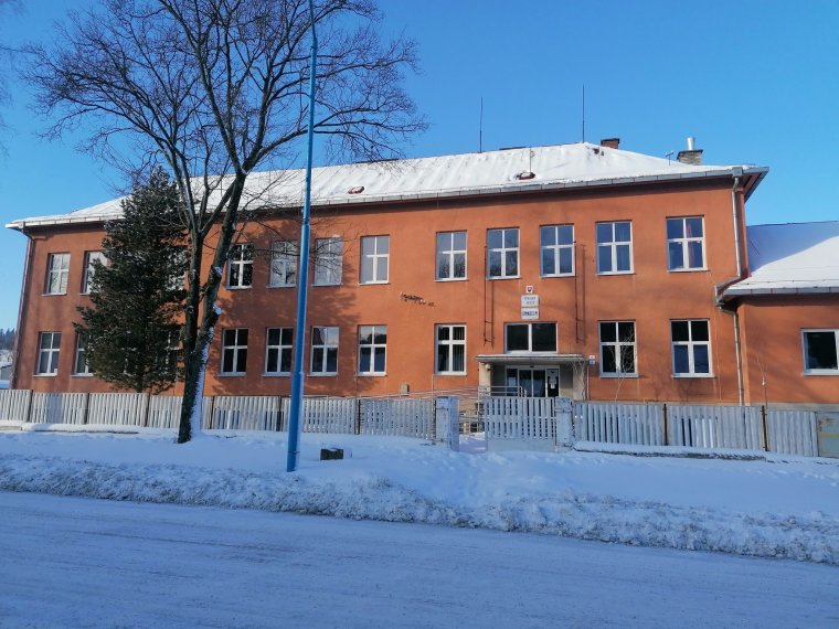 Késelés egy szlovákiai iskolában, többen meghaltak