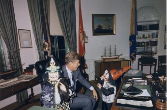 Amerikai politikai gyilkosságok – köztük a Kennedy-ügy – titkosított aktáit hozzák nyilvánosságra