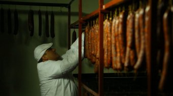 Uniós oltalom alá kerül a nagylaki szalámi, a helyi szlovákok büszkesége