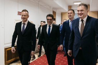Szijjártó Bukarestben: fejlesztjük a gazdasági együttműködést és a határmenti kapcsolatokat