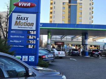 Ilyen is van: hajszálnyival csökkent az üzemanyag ára