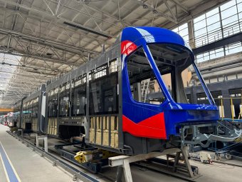 Újabb alacsony padlós villamosokkal és több tucatnyi elektromos busszal bővül Nagyvárad tömegközlekedési flottája