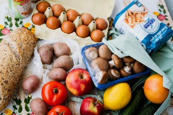 Húsvéti ellenőrzések: tonnányi élelmiszert vontak ki a forgalomból