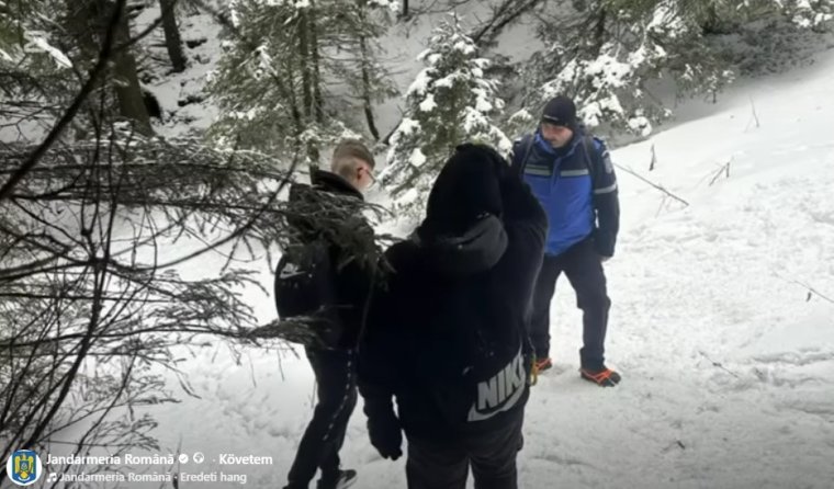 Megfelelő felszerelés nélkül kirándultak a hófödte hegyen a fiatalok, csendőrök fordították vissza őket
