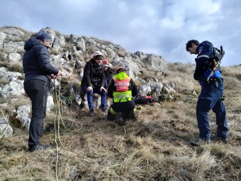 A Székelykőn ragadtak a medve elől menekülő magyarországi turisták, hegyimentők hozták le őket