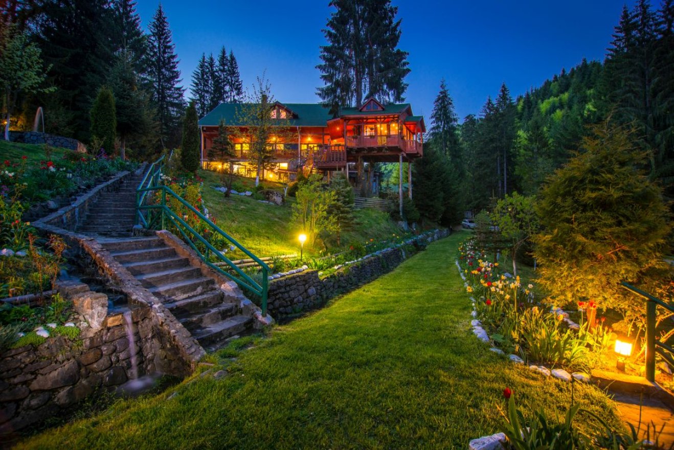 Közel egymillió euróért kelt el Ceaușescu egykori vadászvillája