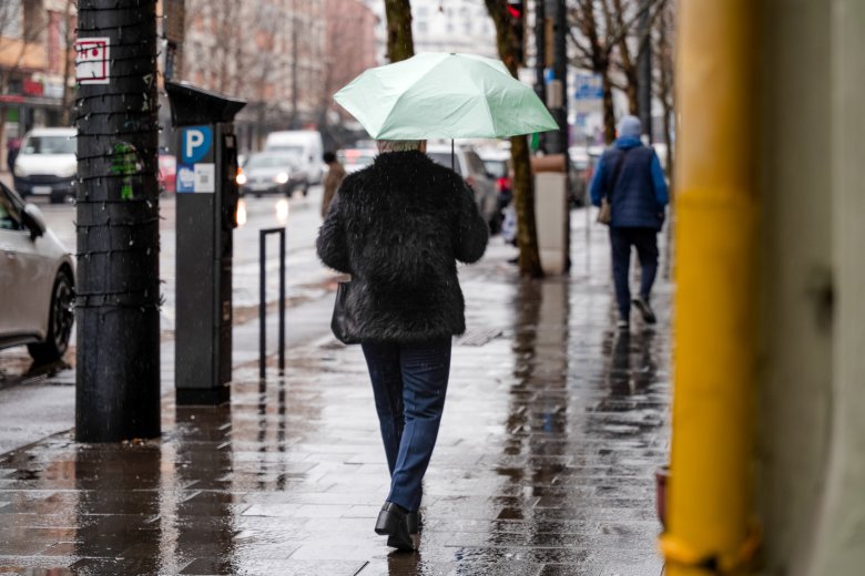 Szeles, esős napokra kell készülni az ország legnagyobb részében; a hegyekben újra havazhat