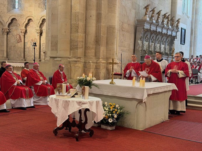 Jakubinyi György 80 éves érseket köszöntötték Gyulafehérváron, a pápa is küldött jókívánságokat