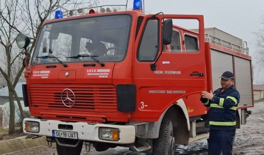 Bevetésre igyekvő tűzoltót bírságolt meg a rendőrség