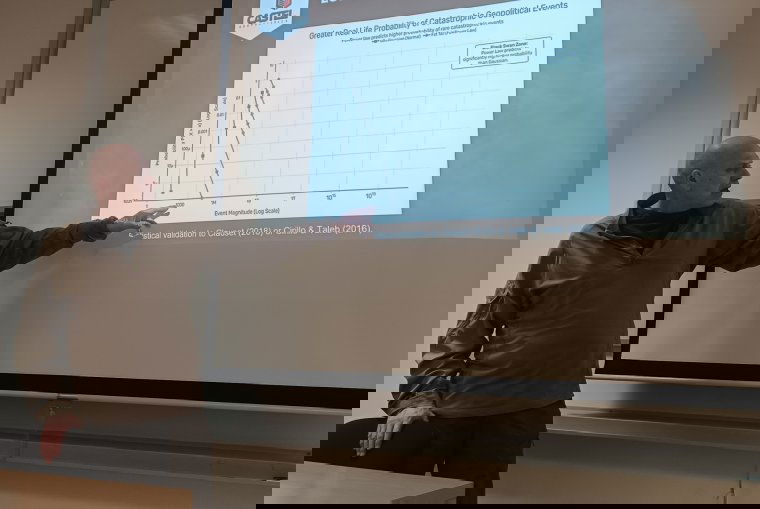 Miért nem láttuk, hogy jön 9/11 vagy az ukrajnai háború? – Robert C. Castel a figyelmen kívül hagyott jelekről