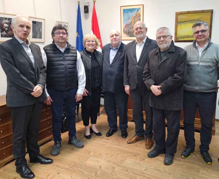 Egységesen támogatják a Fideszt az erdélyi magyar pártok és nemzeti tanácsok