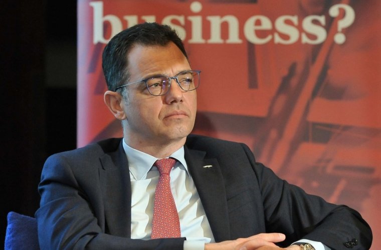 „Mennie kell!” – Auschwitzhoz hasonlította a leépítéseket a kormányfőtitkár