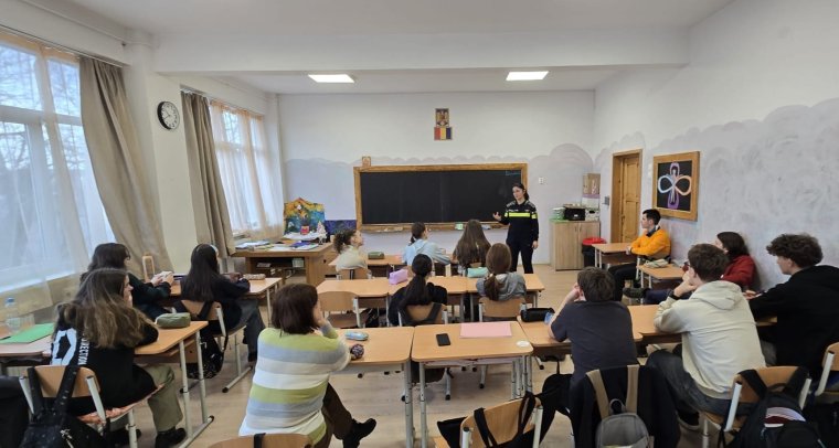 Online térben nagy körültekintésre inti a rendőrség a gyerekeket és a szülőket