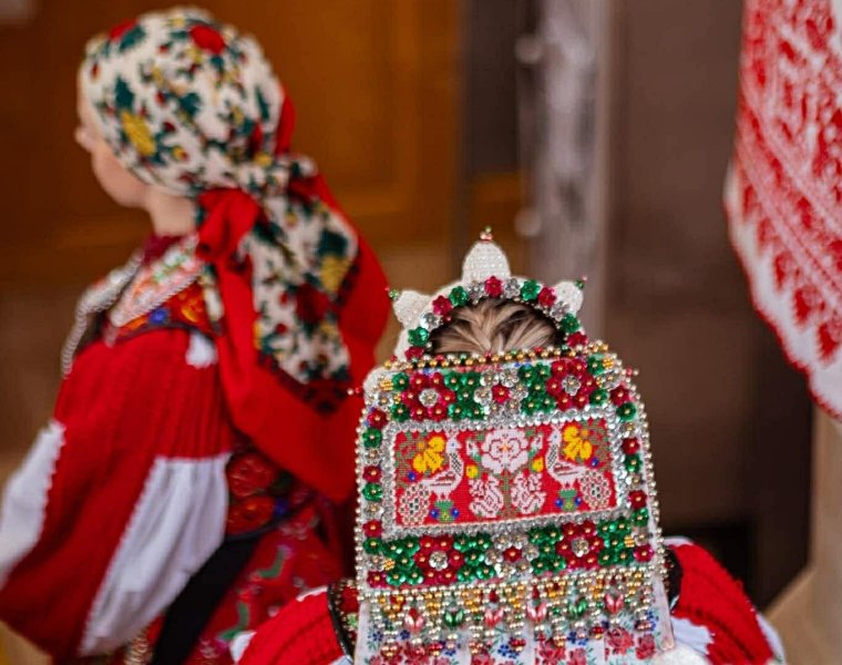 Viseletbemutatóval ünneplik a népviselet napját a torockói Duna-Házban