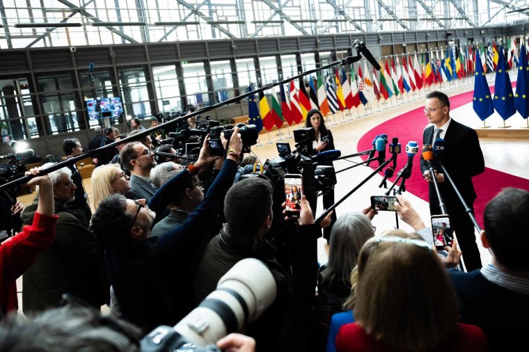 Szijjártó: ne ránk gyakoroljanak nyomást, gyakoroljanak nyomást az ukránokra