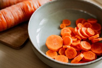 Muroktorta és társai – Egy „szerény” gyökérzöldség kultúrtörténete, gasztronómiai dicsérete