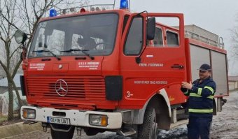 Bevetésre igyekvő tűzoltót bírságolt meg a rendőrség