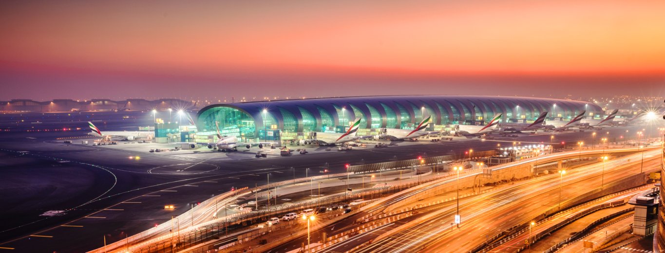 Korlátozott mértékben újraindulnak repülőjáratok Dubajból, 14 ezer román állampolgár tartózkodik az Emírségekben