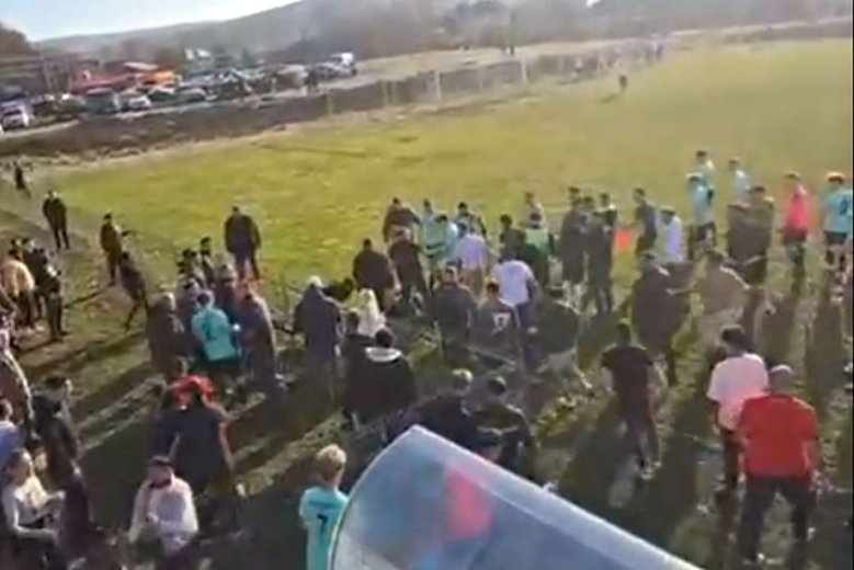 Büntették a kupadöntőn verekedőket, egy roma szervezet rasszizmust kiált, videón a balhé
