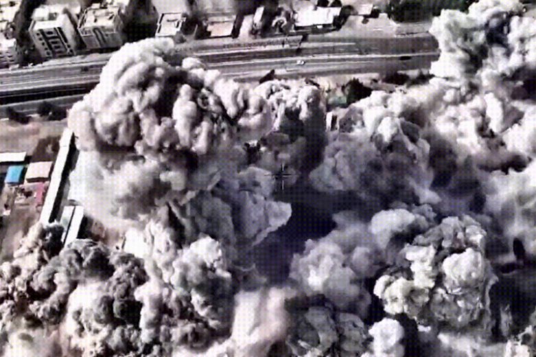 Irán a Hormuzi-szoroson átkelni akaró hajókat fenyegeti, folytatódnak az amerikai-izraeli csapások