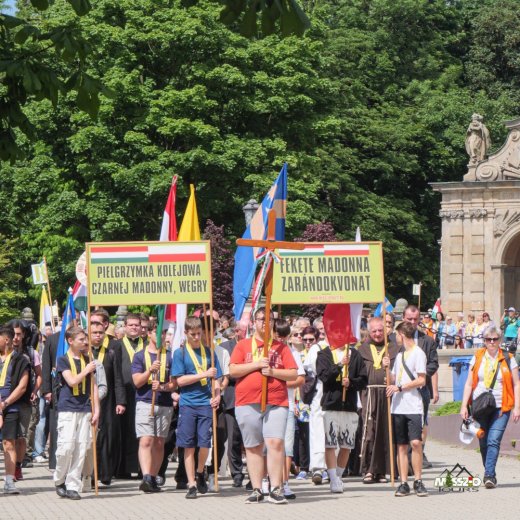 Jubileumi útjára indul a Fekete Madonna Zarándokvonat – Erdélyből ingyenes buszokat biztosítanak