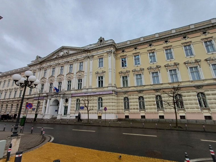 Hamisítást, plagizálást és egyéb bűncselekményeket írnak egy korábbi egyetemi rektor számlájára