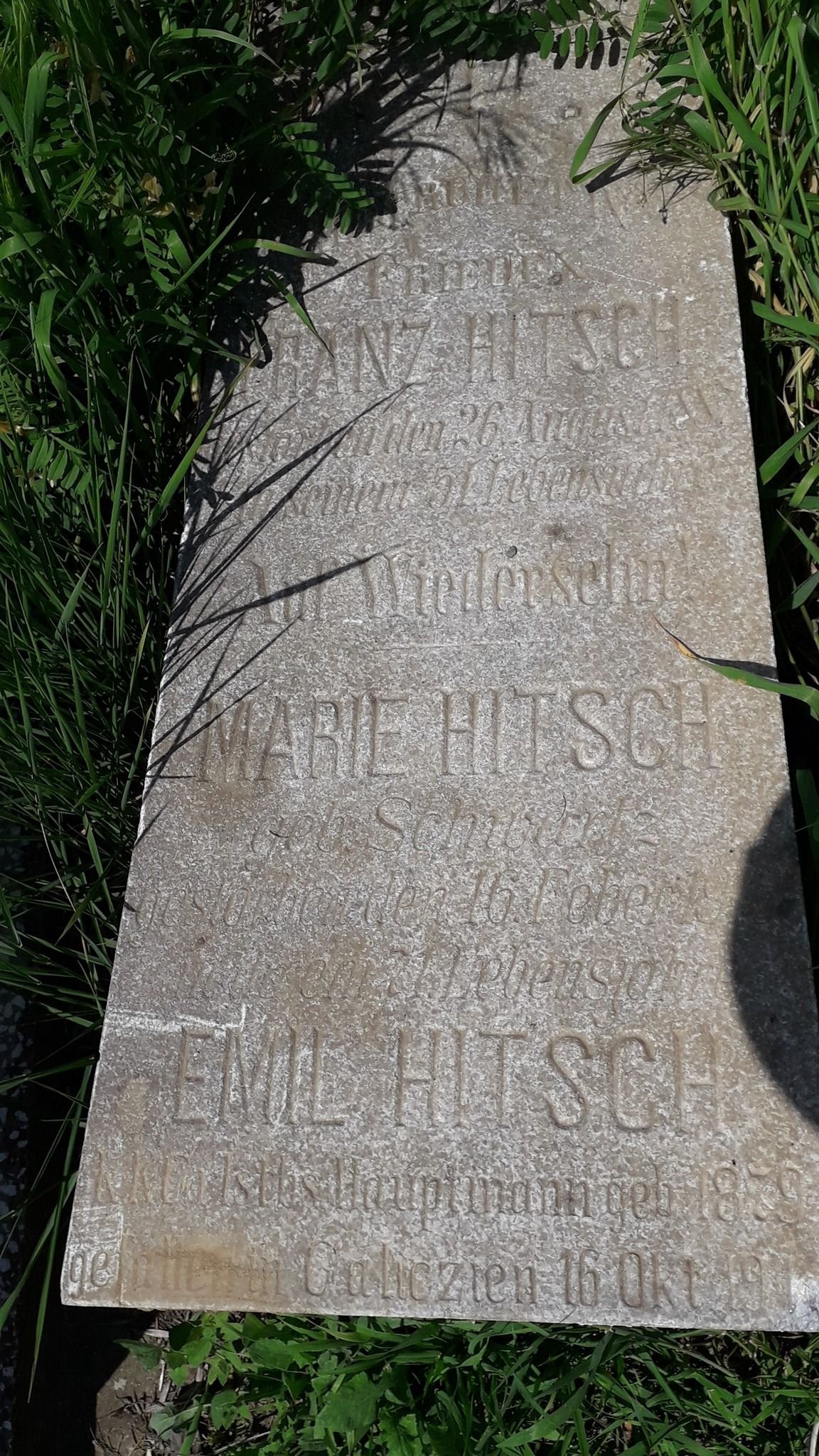 Hitsch Emil és hozzátartozói sírköve &bullet;  Fotó: Facebook/Bánsági Magyar Értékekért Egyesület