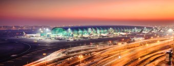 Korlátozott mértékben újraindulnak repülőjáratok Dubajból, 14 ezer román állampolgár tartózkodik az Emírségekben