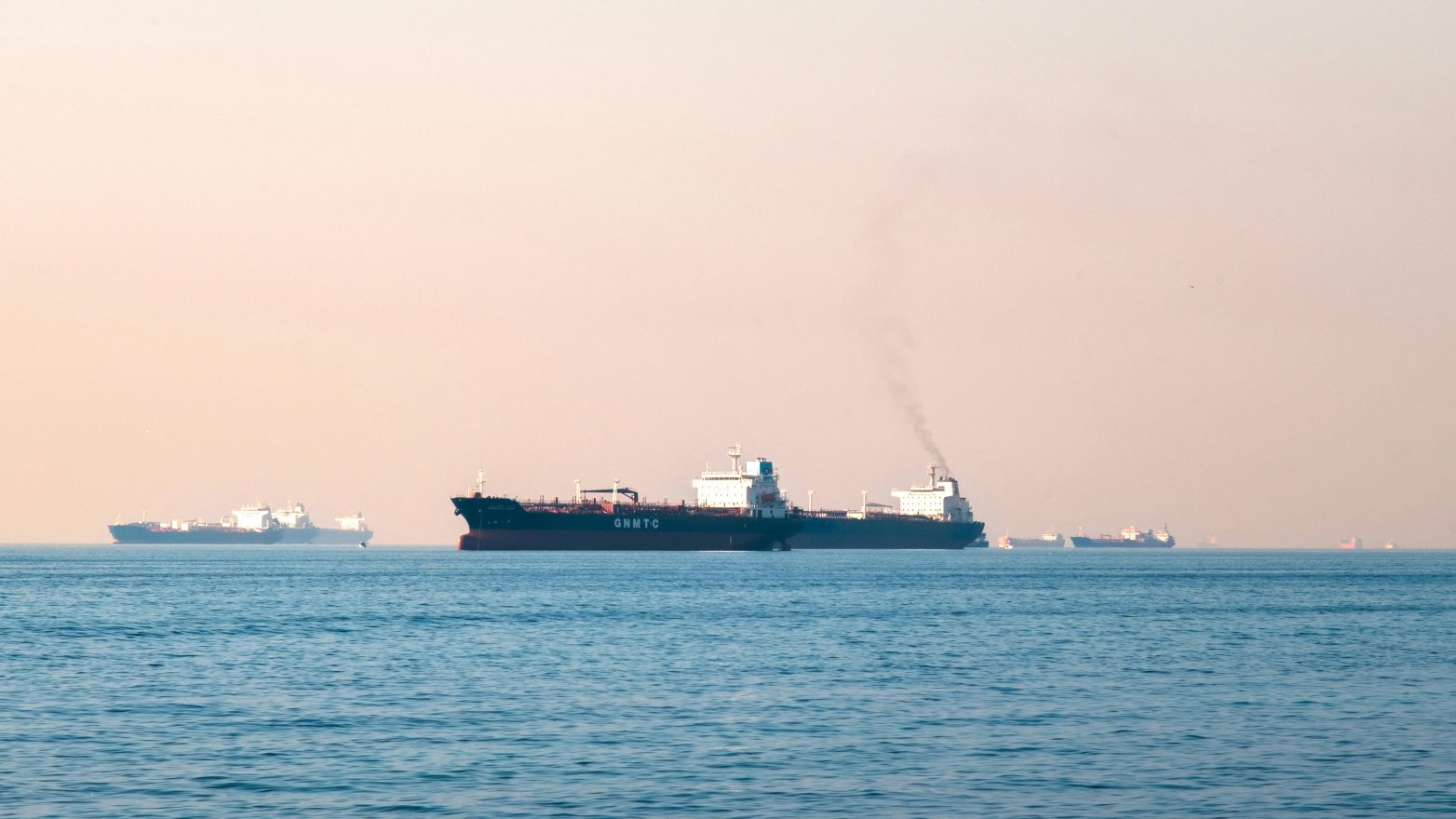 Elemző: nem jött be a Hormuzi-szoros lezárása Irán számára, Teherán ellen fordul a lépés