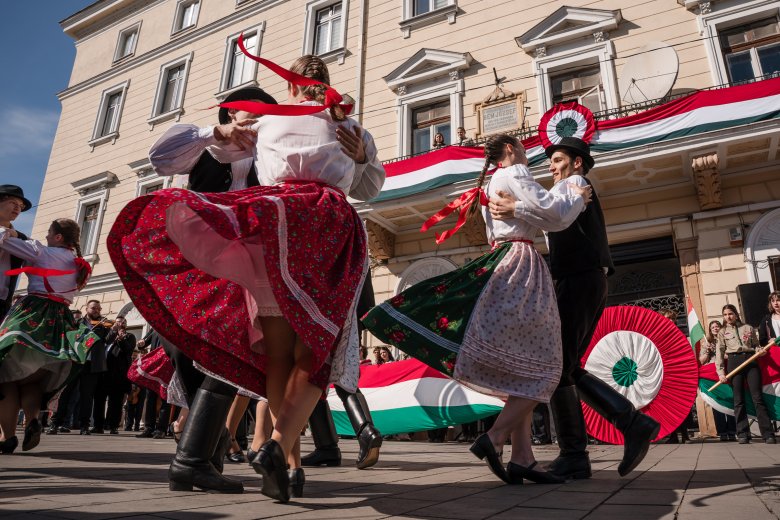 Március 15-i ünnepség Kolozsváron: így csendült fel a magyar himnusz a kincses város főterén