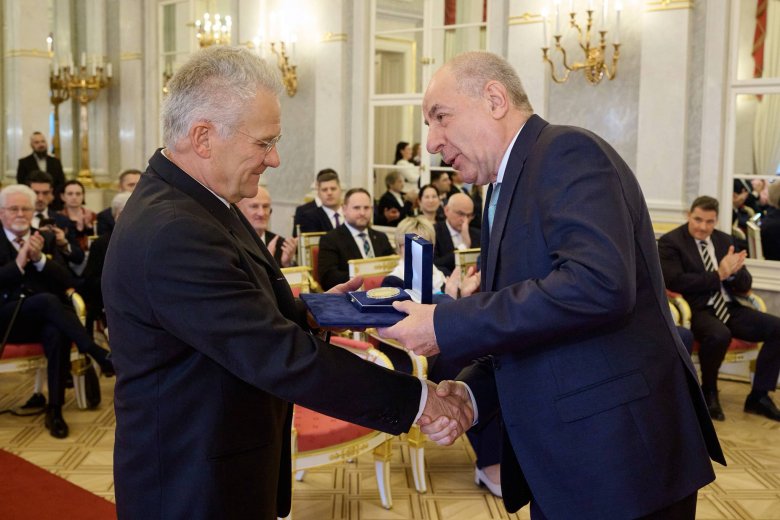 Arany Érdeméremmel tüntették ki Bölöni Lászlót