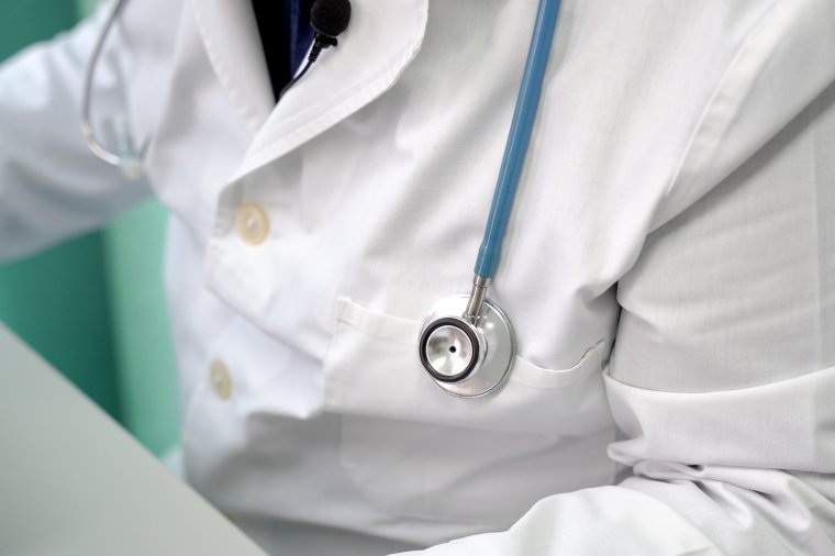 Sokan pénzhiány miatt nem fordulnak időben orvoshoz – Megoldás lehetne a részletfizetés?