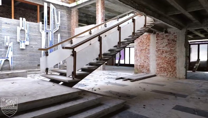 Bent falakig lecsupaszították az épületet &bullet;  Fotó: Facebook/Alfred Simonis