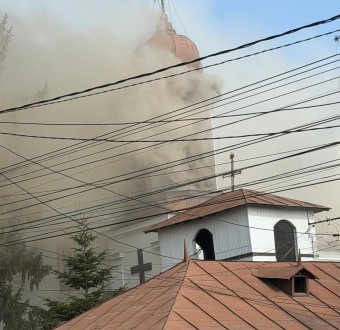 Tűz ütött ki egy havasalföldi műemlék templomban (Frissítve)