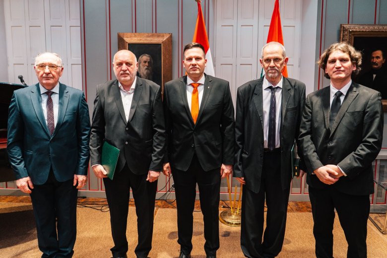 „Az ember több a sorsnál”. Magyar állami kitüntetéseket adtak át Kolozsváron