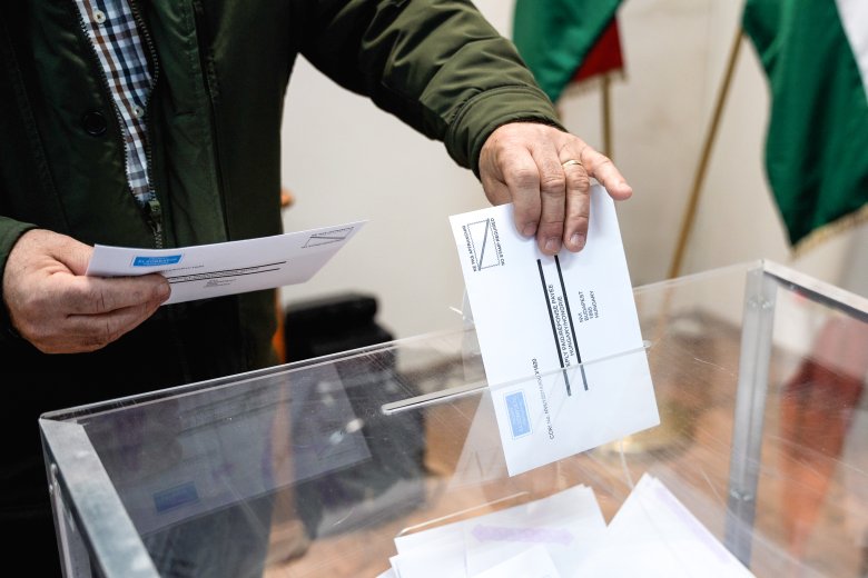 „Ki másban bízhatnánk?” Céltudatosak az erdélyi levélszavazók a kolozsvári főkonzulátuson