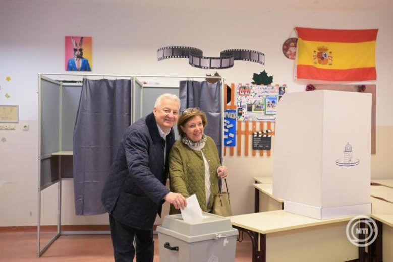 Sorra adják le szavazataikat a magyar kormány vezető politikusai, mindenki sorsdöntő választásról beszél