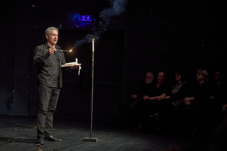 Ment-e a színház által a világ elébb? – Bogdán Zsolt színművész világnapi kérdésfelvetései