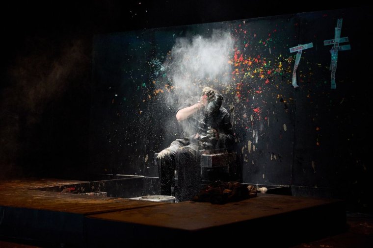 Fesztiváldíjas lett az Aradi Kamaraszínház Tatabányán, ahol bemutatták a „Harsányi-összest”