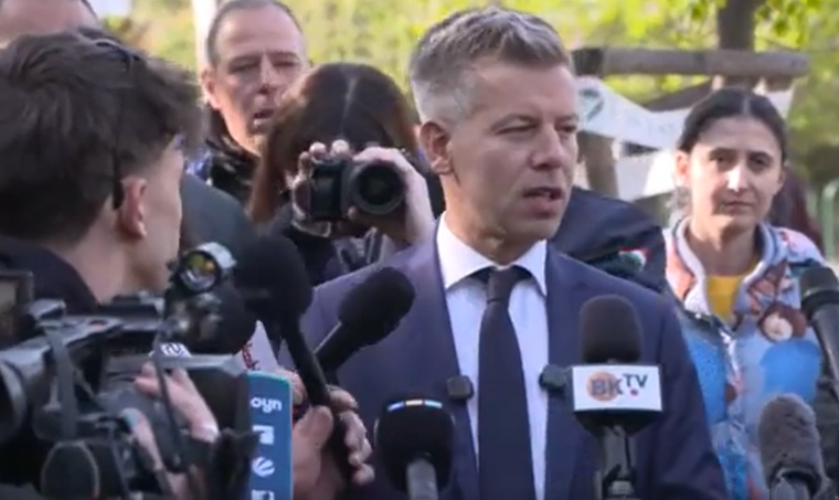 Magyar Péter leadta a szavazatát, rekordrészvételre számít a választáson