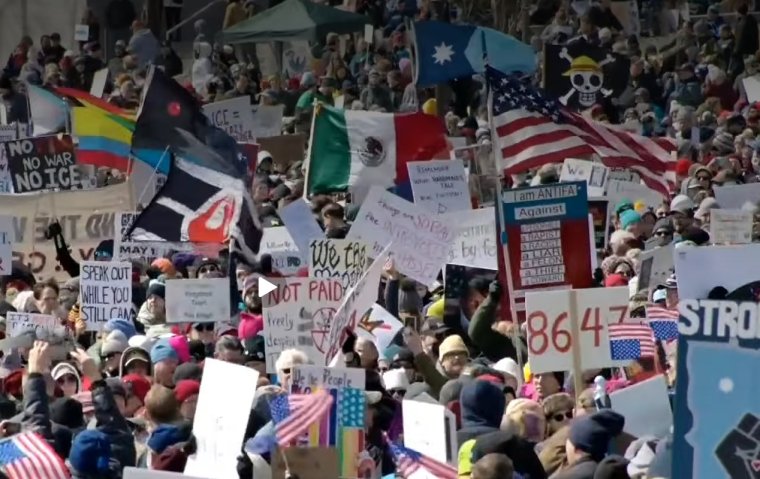 Trump ellen tüntettek több millióan az Egyesült Államokban