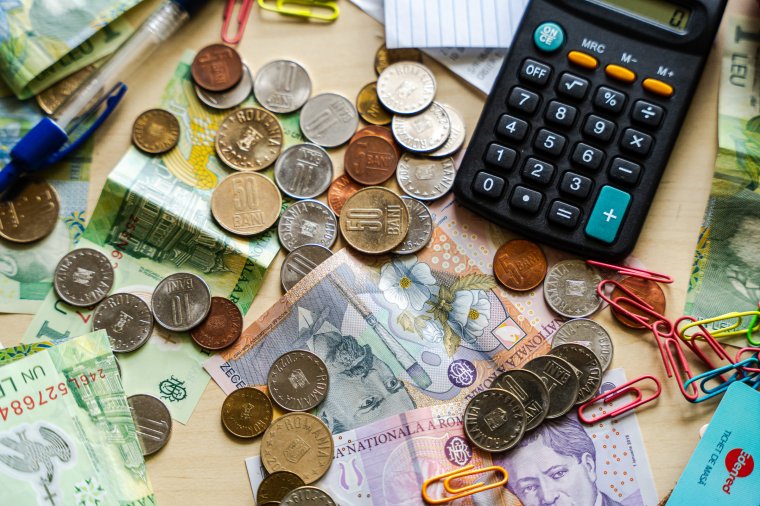 Döntött a kormány: ennyi adóhátralék után kerülhet fel valaki a „szégyenlistára”