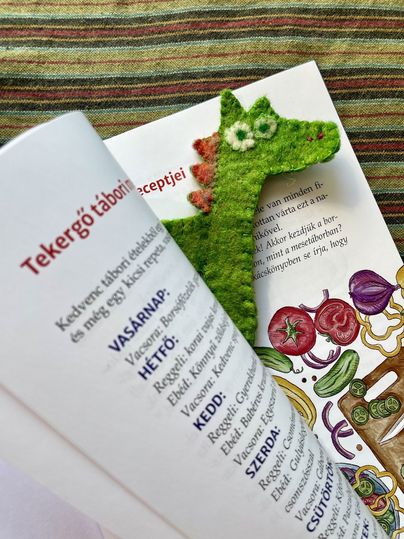 Tekergő szakácskönyv