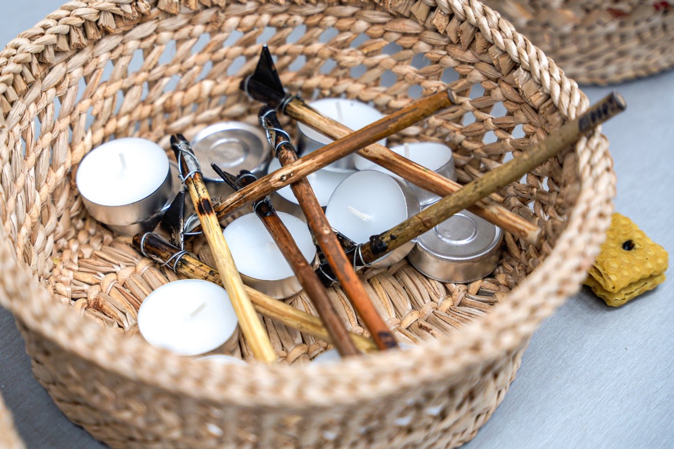 A tojásíráshoz viaszra és írókára van szükség, utóbbit sajátkezűleg is elkészíthetjük &bullet;  Fotó: Orbán Orsolya